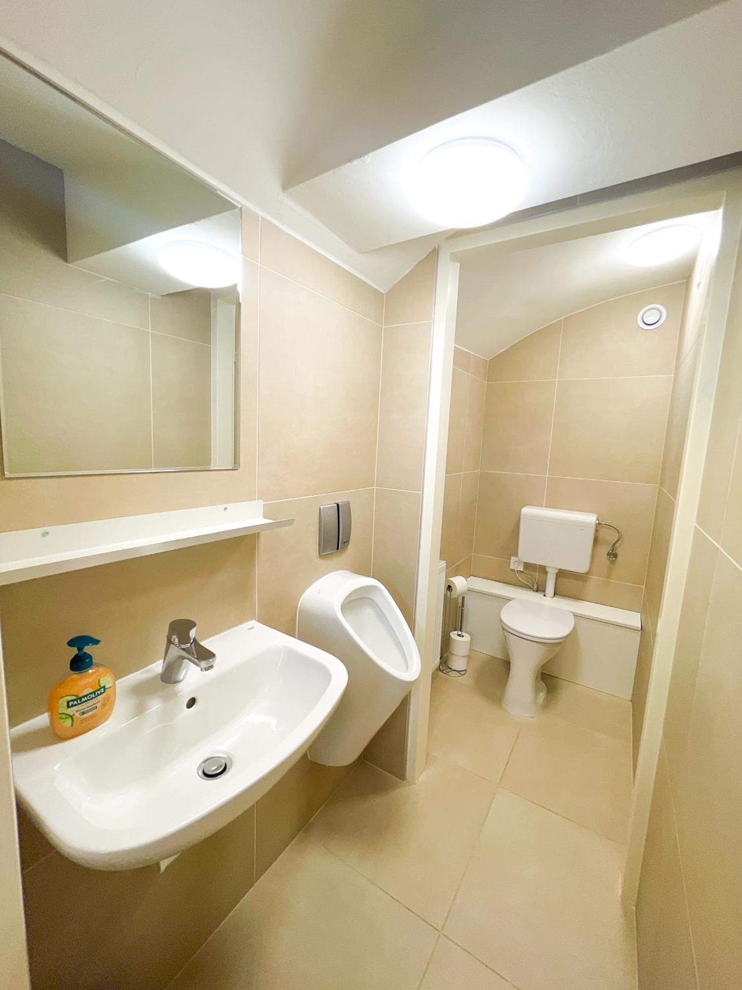 Contactless Self-Check-In - Stayhere Central City Suite 1 Graz Exterior photo