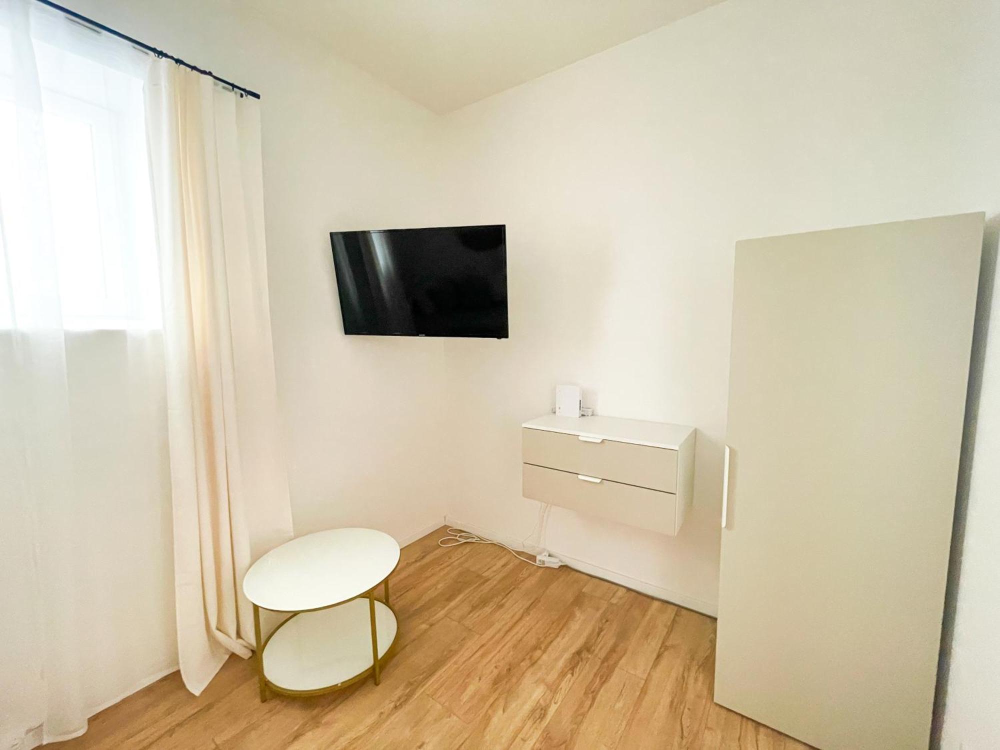 Contactless Self-Check-In - Stayhere Central City Suite 1 Graz Exterior photo