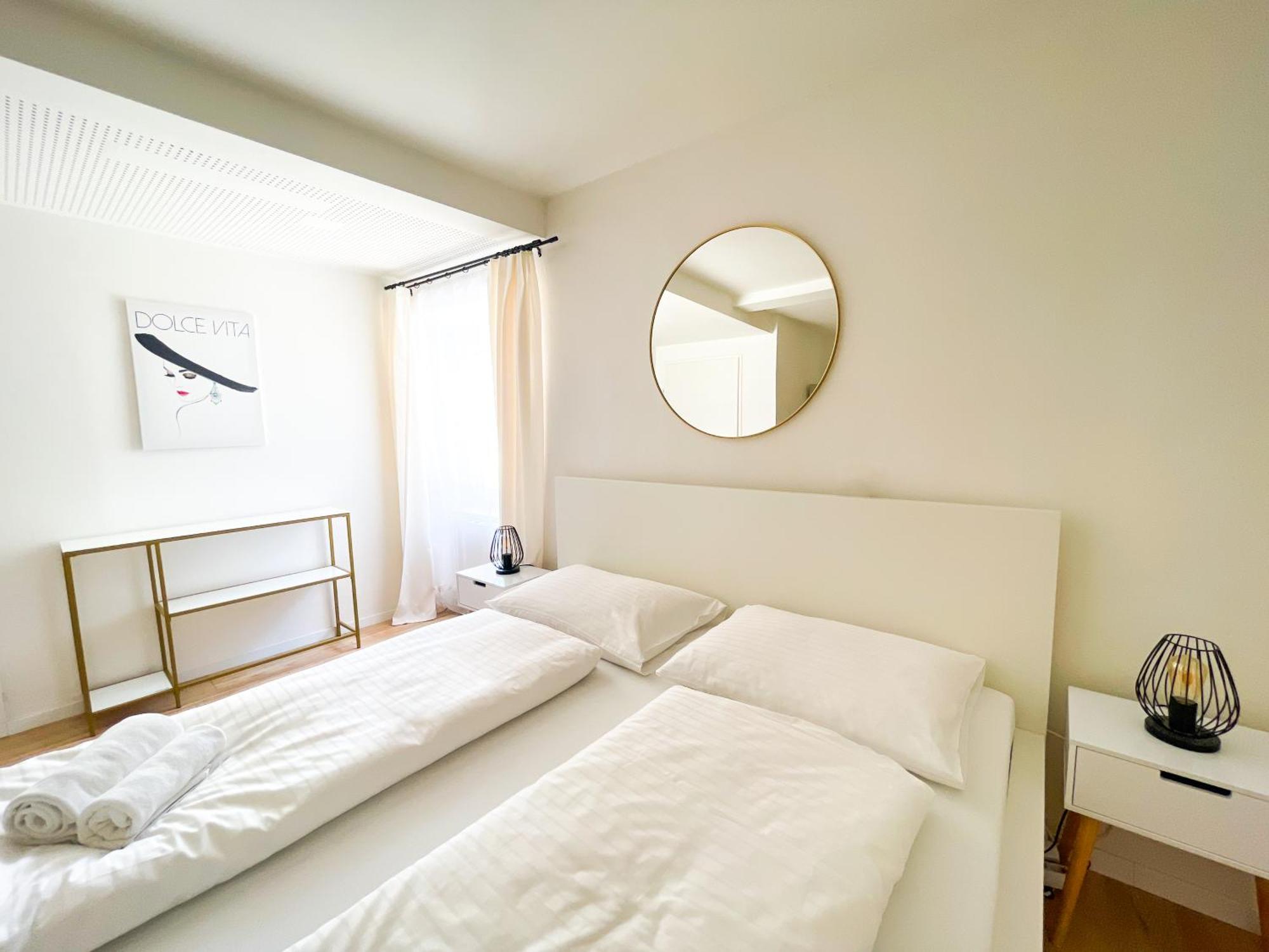 Contactless Self-Check-In - Stayhere Central City Suite 1 Graz Exterior photo